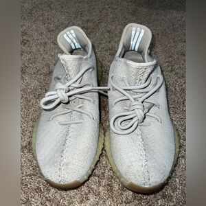 PRICE DROP ⬇️ Grey YEEZYs - WORN TWICE Men’s Size 7.5